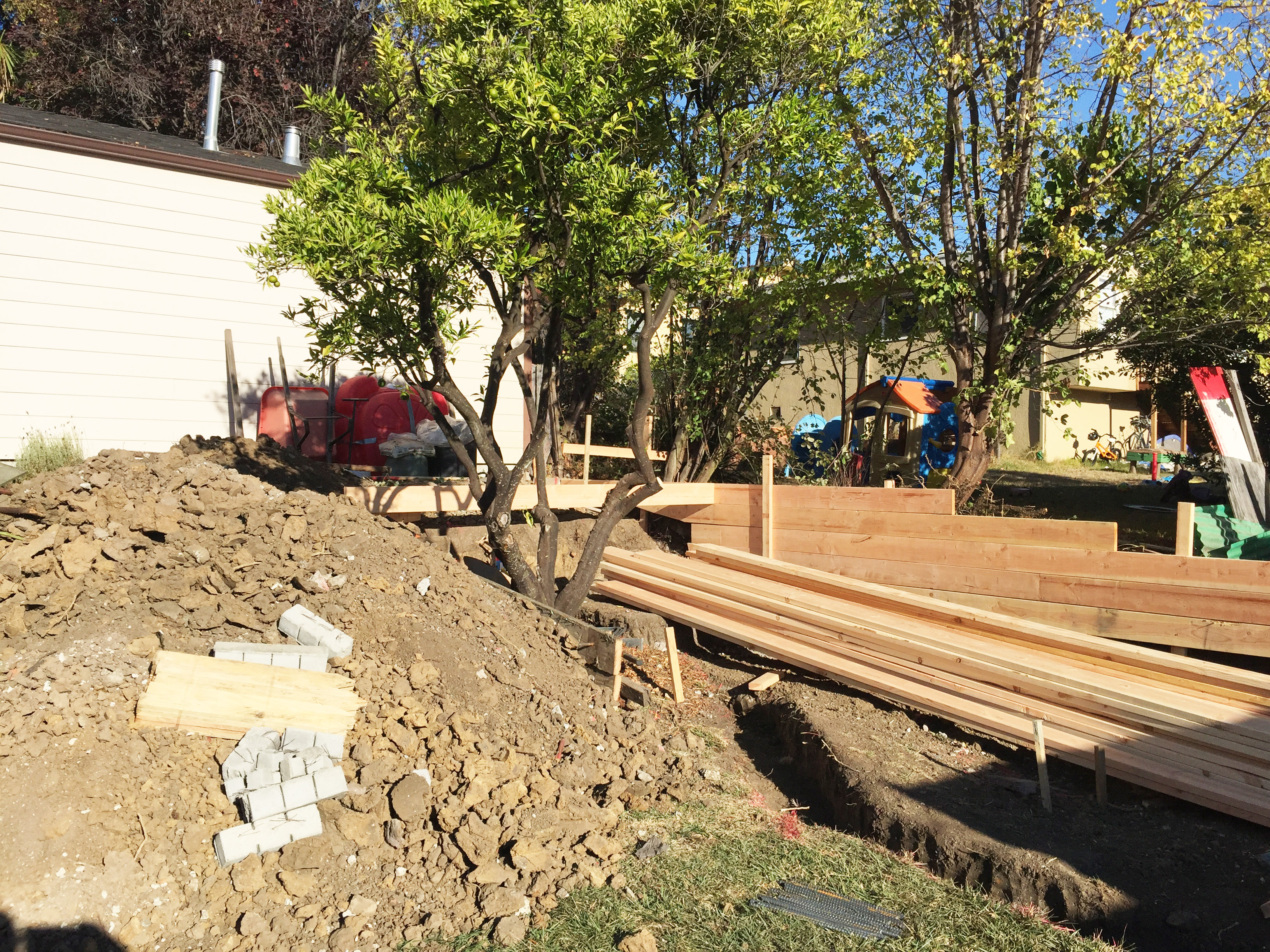 Formwork for retaining walls