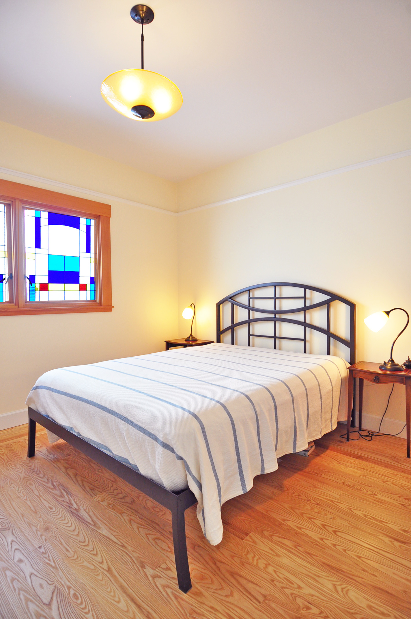 BEDROOM WITH STAINED GLASS