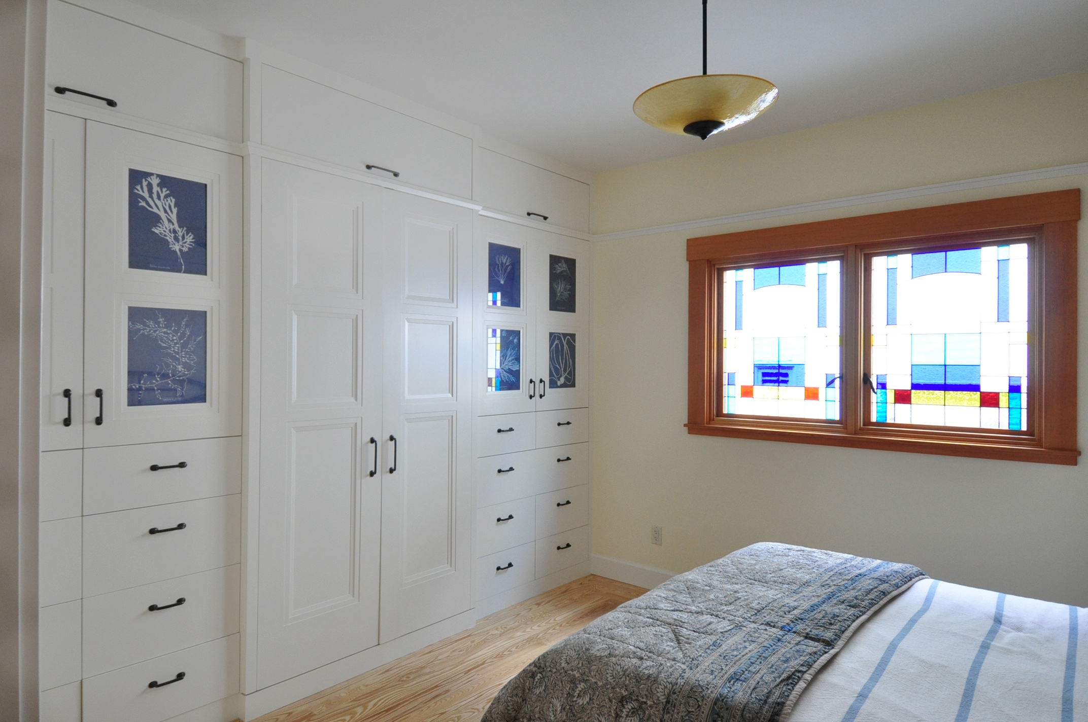 CABINET PICTUREFRAMES 2