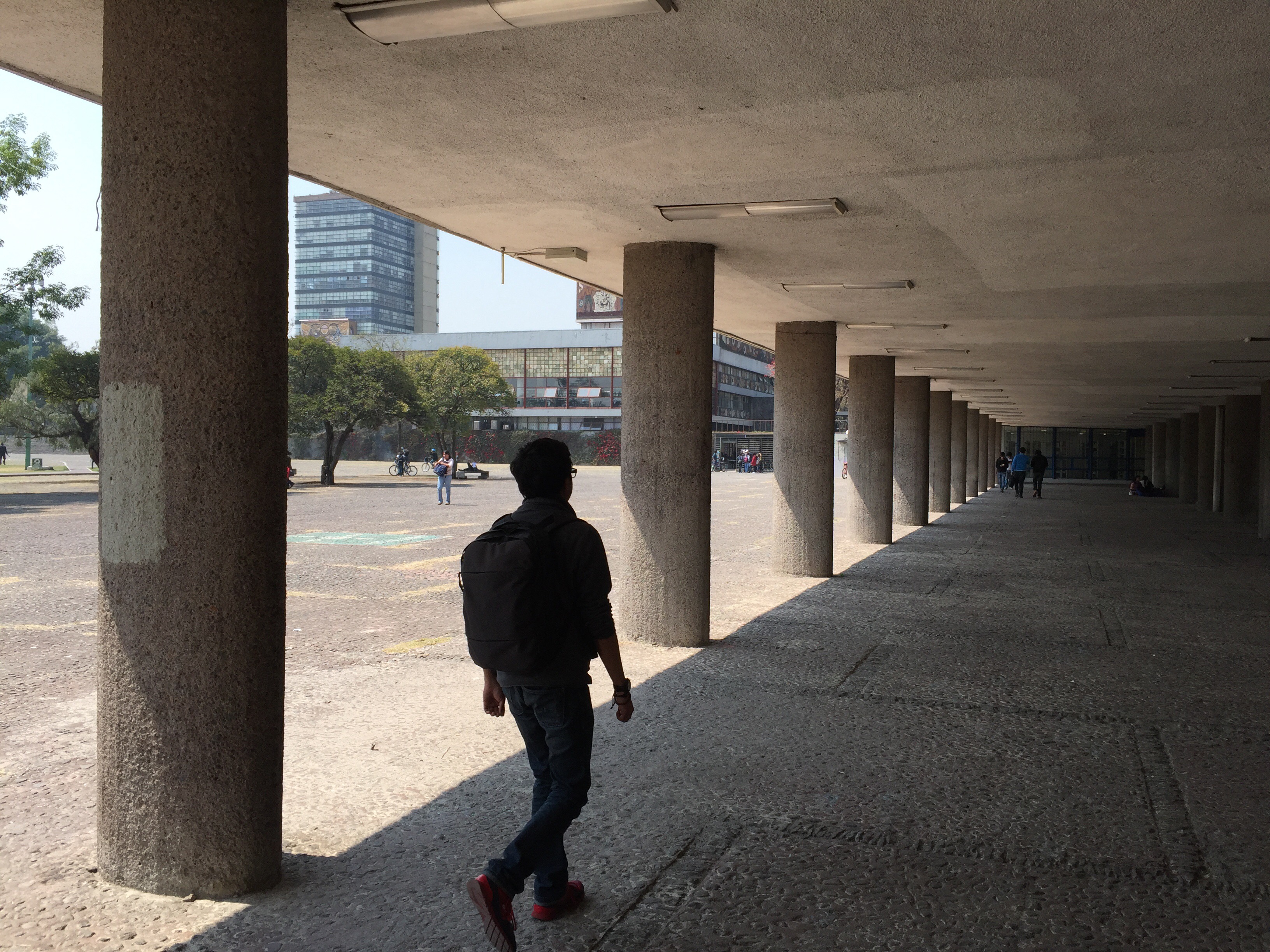 Approaching the Biblioteca Central UNAM
